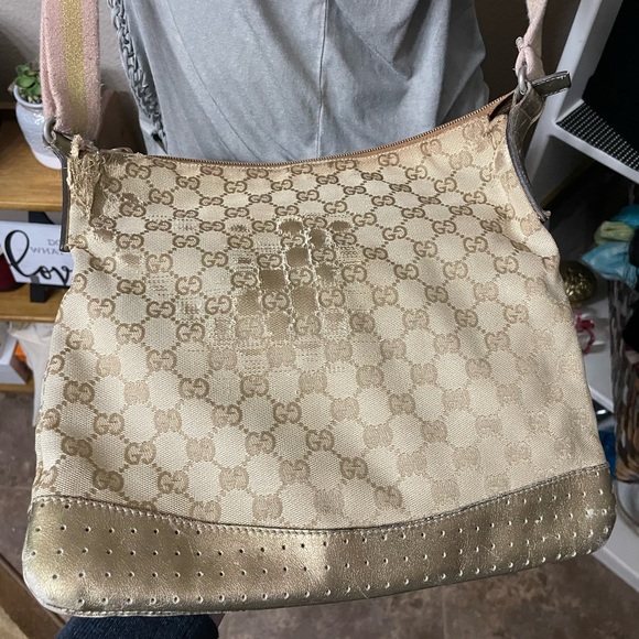 💛GUC Authentic Gucci Shimmer Gold Messenger& A Linen Pouch - Picture 3 of 16